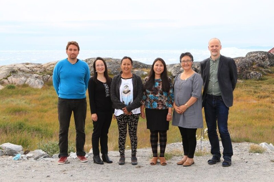 Befolkningen skal høres om fortiden, det meddeler Forsoningskommissionen efter deres første møde. Forsoningskommissionen fra venstre: Jens Heinrich, Aviâja Egede Lynge, Amalia Lynge Pedersen, Ida Mathiassen og æresmedlemmet af kommissionen Karla Jessen Wi