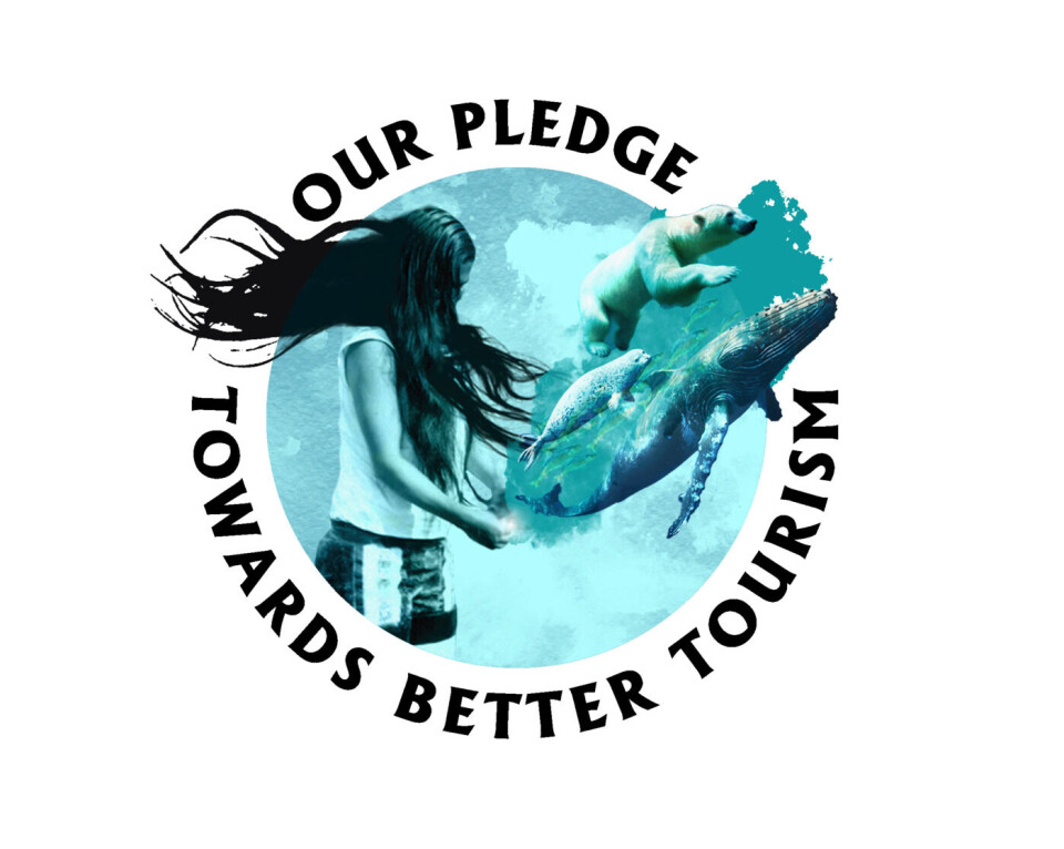 Visit Greenlands logo for bedre turisme reflekterer over Grønlands ældste fortælling om bæredygtighed, en fortælling om Sassuma Arnaa – Havets Moder. Det i sig selv afspejler visionen om altid at udvikle turisme i balance med naturen, mennesker og kultur her i landet.