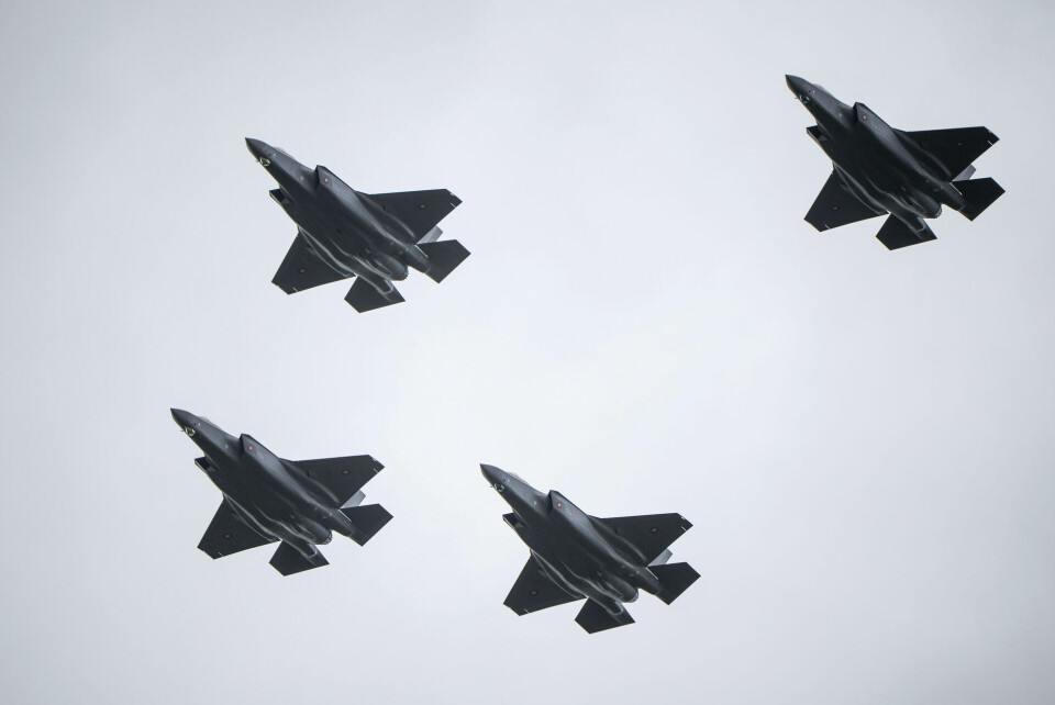 F-35 er konstrueret på en måde, så radarenergien enten bliver dæmpet eller sendt i andre retninger end tilbage til den fjendtlige radar. (Arkivfoto)