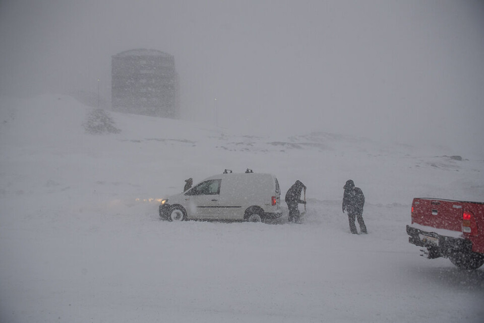 Bilisterne havde svært ved at komme frem på grund af sne og dårlig sigtbarhed i Nuuk