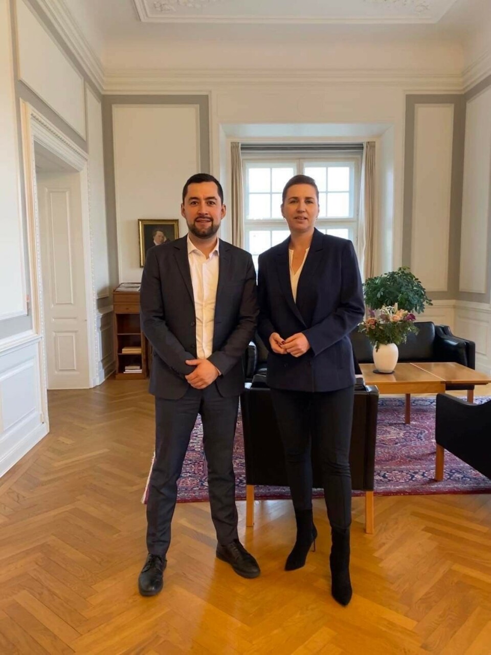 Mette Frederiksen kan forvente en stille demonstration udenfor Hans Egedes Hus, når rigsmødet starter tirsdag.
