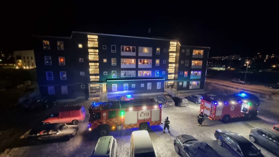 Tre evakueret efter brand i Qinngorput