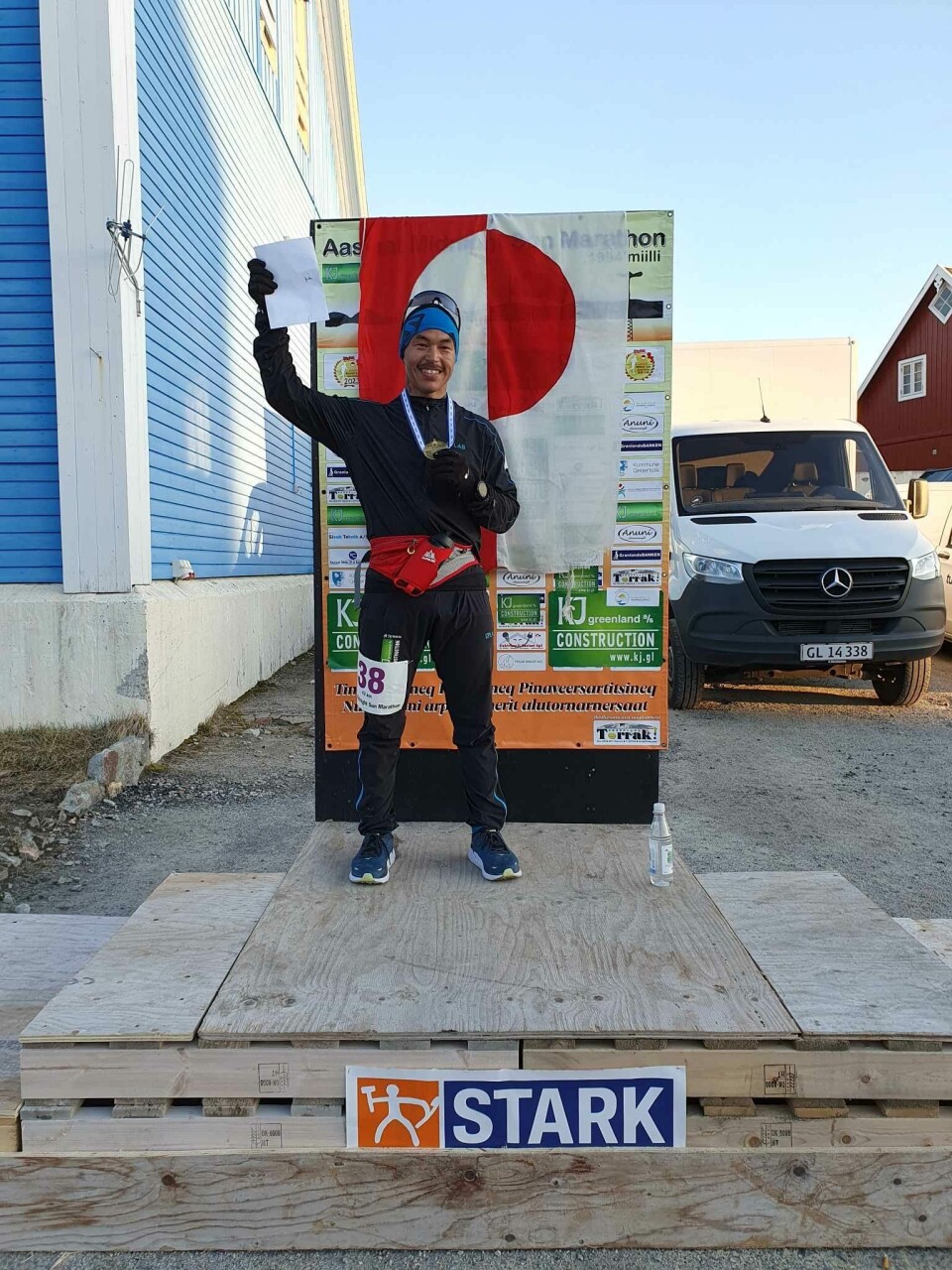 Der er blevet uddelt lidt over 200 medaljer ved Aasiaat Midnight Sun Marathon.
