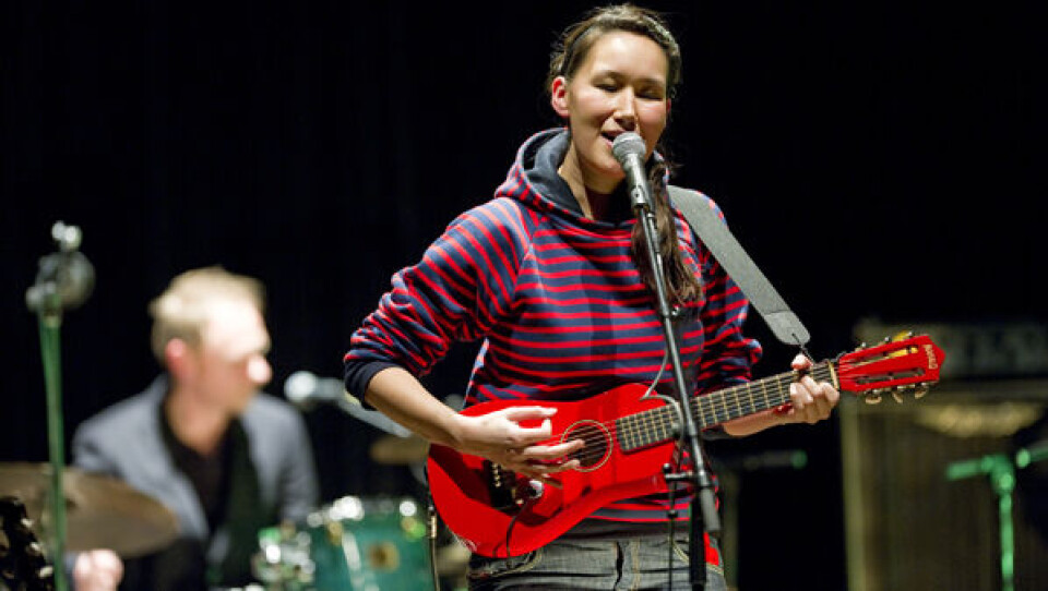 Nive Nielsen jubler over, at Nive Nielsen & The Deer Childrens debutalbum snart udkommer i flere lande over hele verden. Foto: Leiff Josefsen
