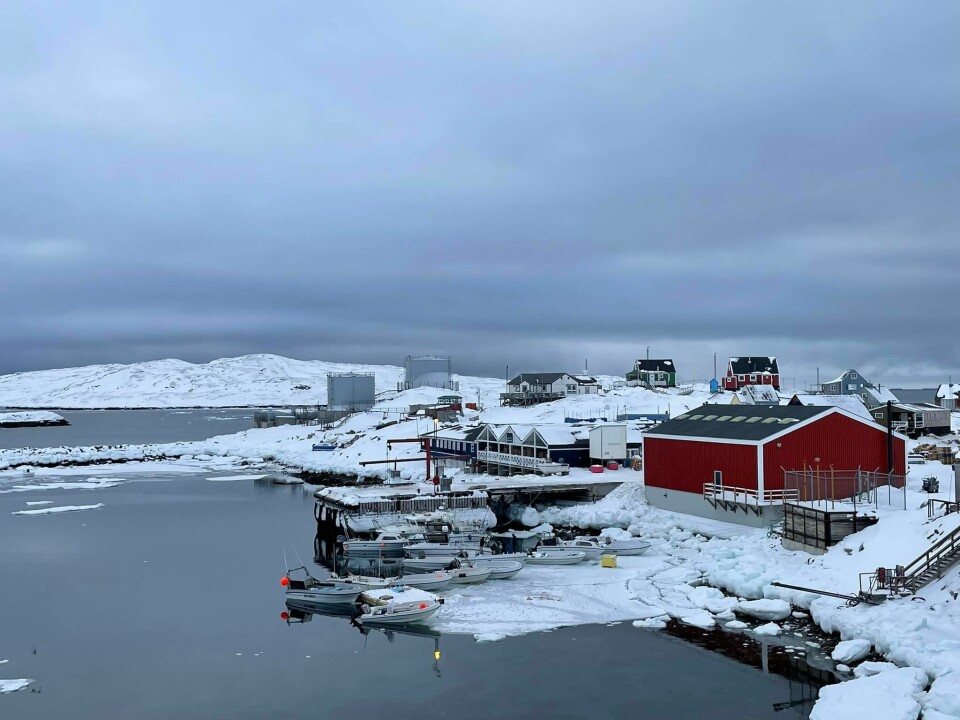 Fiskeri efter hellefisk er det eneste indtægtskilde for de lokale jollefiskere i Kangaatsiaq. Ifølge Jørgen Inugsutok, som er fabrikschef i Royal Greenland´s fiskefabrik Kangaatsiaq, er der omkring ti jollefiskere, som udfører fiskeri efter hellefisk, og fiskefabrikken modtager op mod 3 tons hellefisk i døgnet.