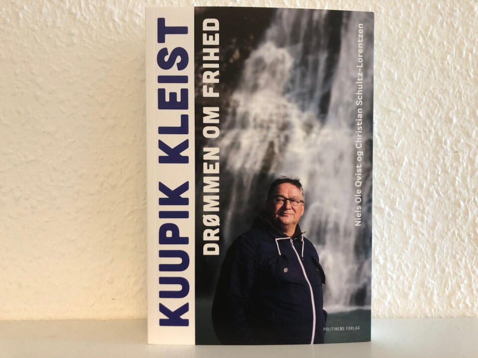 Forfatterne kommer tæt ind på Kuupik og læserne får godt indblik i både hans tanker og handlinger som politiker og som person.