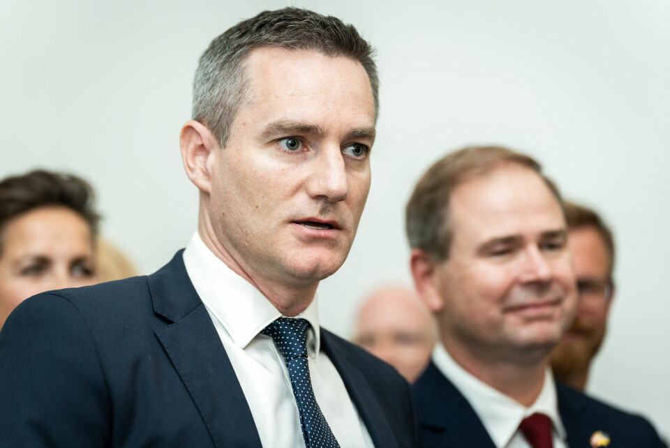 - Vi oplever et rigsfællesskab, der stille og roligt glider fra hinanden på grund af dansk passivitet, i stedet for at vi fra dansk side er aktive og gør, hvad vi kan for at gøre fællesskabet stærkere, siger Rasmus Jarlov.
