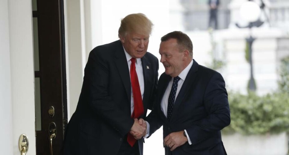 Trump tog imod Løkke med håndslag ved ankomsten til Det Hvide Hus.
