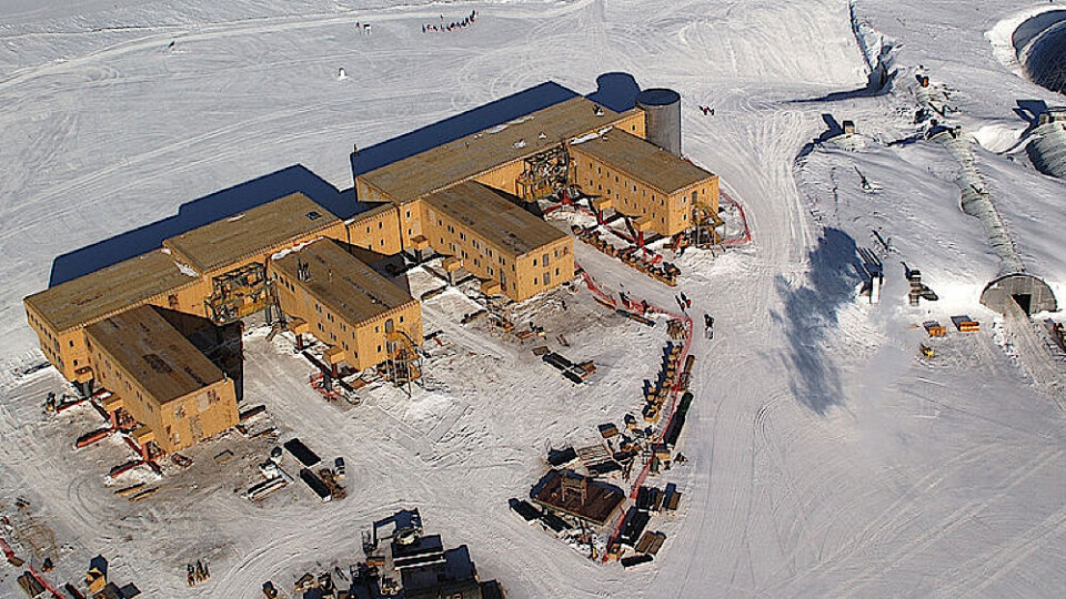 Forskningsstationen Amundsen-Scott South Pole Station ved polpunktet. Foto: Wikipedia Forskningsstationen Amundsen-Scott South Pole Station ved polpunktet. Foto: Wikipedia Forskningsstationen Amundsen-Scott South Pole Station ved polpunktet på Antarktis. Foto: Wikipedia De ekspeditioner, der når frem til den 14. december, vil møde Norges statsminister, Jens Stoltenberg på den amerikanske forskningsstation Amundsen-Scott South Pole Station ved polpunktet. Foto: Wikipedia Forskningsstationen Amundsen-Scott South Pole Station ved polpunktet. Foto: Wikipedia Forskningsstationen Amundsen-Scott South Pole Station ved polpunktet. Foto: Wikipedia Forskningsstationen Amundsen-Scott South Pole Station ved polpunktet. Foto: Wikipedia Forskningsstationen Amundsen-Scott South Pole Station ved polpunktet på Antarktis. Foto: Wikipedia De ekspeditioner, der når frem til den 14. december, vil møde Norges statsminister, Jens Stoltenberg på den amerikanske forskningsstation Amundsen-Scott South Pole Station ved polpunktet. Foto: Wikipedia Forskningsstationen Amundsen-Scott South Pole Station ved polpunktet. Foto: Wikipedia Forskningsstationen Amundsen-Scott South Pole Station ved polpunktet. Foto: Wikipedia