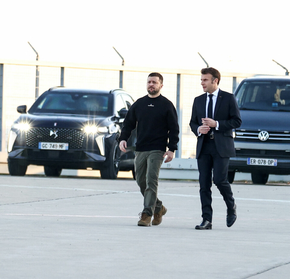 Frankrigs præsident, Emmanuel Macron, og Zelenskyj på vej til Bruxelles.