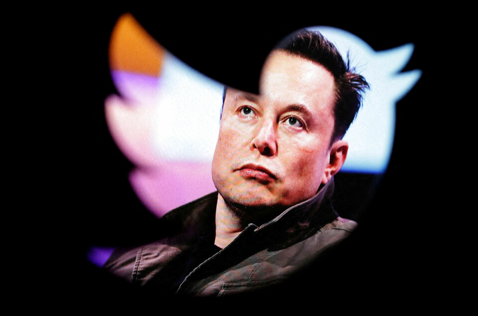 Den nye direktør hos Twitter, mangemilliardæren Elon Musk, har varslet store ændringer i virksomheden. Fredag kom meldingen om, at halvdelen af de ansatte mister deres job.