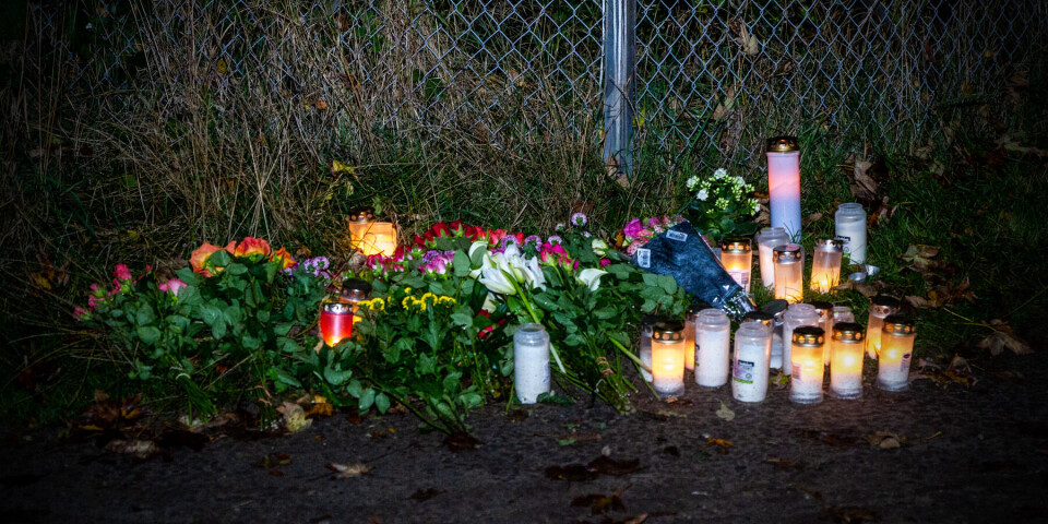 Mange har i løbet af weekenden besøgt ulykkesstedet og lagt blomster eller tændt et lys for at mindes Margrethe Sakariassen. Jesper HansenDet var i dette kryds på den firesporede Humlebakken, at Margrethe Sakariassen blev ramt af en bil og dræbt. Asseq toqqorsivimmit / Arkivfoto - Jesper HansenMange har i løbet af weekenden besøgt ulykkesstedet og lagt blomster eller tændt et lys for at mindes Margrethe Sakariassen. Jesper HansenDet var i dette kryds på den firesporede Humlebakken, at Margrethe Sakariassen blev ramt af en bil og dræbt. Asseq toqqorsivimmit / Arkivfoto - Jesper HansenMange har i løbet af weekenden besøgt ulykkesstedet og lagt blomster eller tændt et lys for at mindes Margrethe Sakariassen. Jesper HansenDet var i dette kryds på den firesporede Humlebakken, at Margrethe Sakariassen blev ramt af en bil og dræbt. Asseq toqqorsivimmit / Arkivfoto - Jesper Hansen