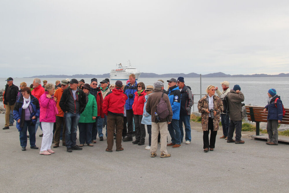 Omkring 460 turister blev sat i land fra MS Delphin, og mange af dem travede rundt i Nuuks gader det meste af mandag eftermiddag