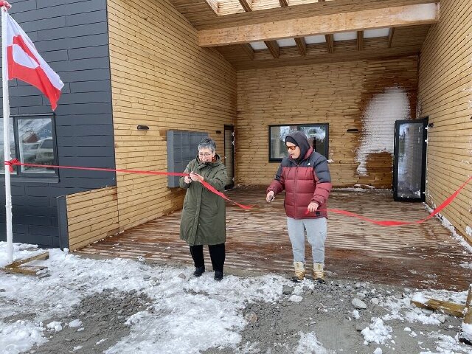 I maj 2023 åbnede botilbuddet Qinngorneq for handicappede i Aasiaat, og begyndte derefter at tilbyde borgere på botilbud i Danmark muligheden for at ændre anbringelsessted fra Danmark til Grønland. Kommune Qeqertalik