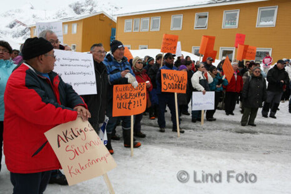 Beboere i blok 5 Sisimiut holdt en demonstration for de høje varme-regninger.