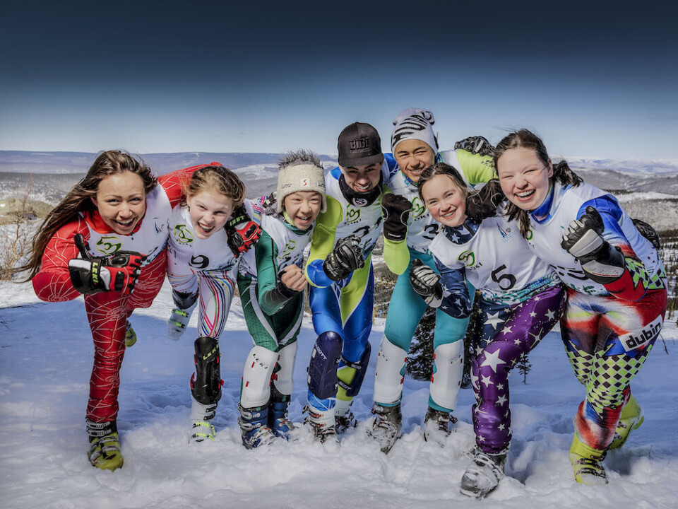 På billedet ses unge grønlandske skiløbere, som deltog ved AWG 2014 i Fairbanks