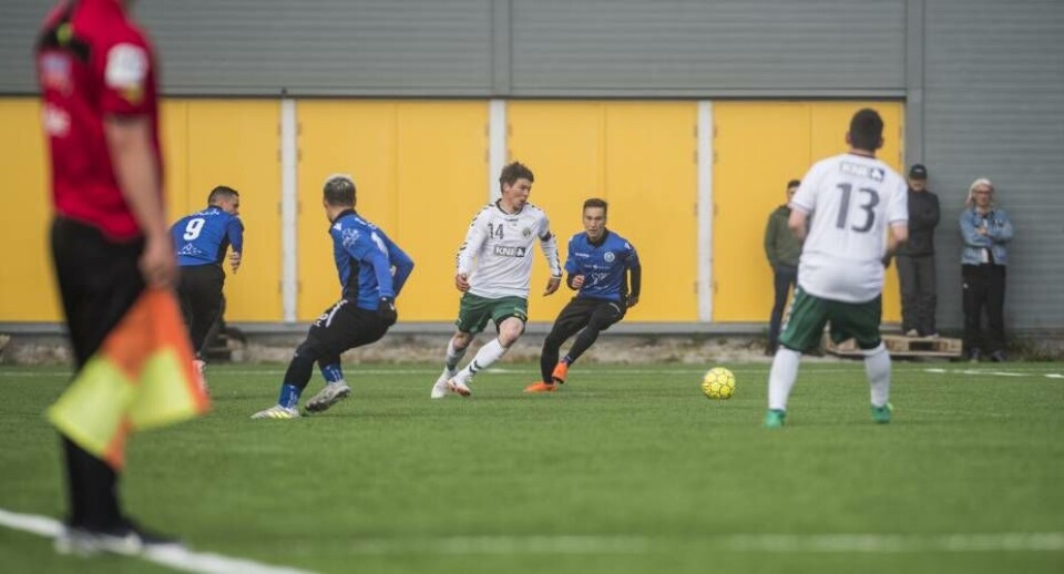 Herrerne skal kæmpe om guldet i Qaqortoq fra den 10. august. Ittoqqortoormiits fodboldklub, A.K. Ittoqqortoormiit, skal med for første gang, hvis transportudfordringerne kan løses. Arkivbillede.