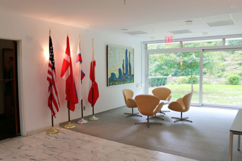 Else Olsvig - Tusagassiivik Else Olsvig - TusagassiivikFra Venstre: Danmarks ambassadør i USA Peter Taksøe -Jensen, Naalakkersuisut-formand Aleqa Hammond og repræsentationschef for Grønlands Repræsentation i Washington D.C. Inuuteq Holm Olsen Else Olsvig - TusagassiivikOnsdag blev Grønlands repræsentation i Washington D.C. officielt indviet Else Olsvig - TusagassiivikFormanden for Naalakkersuisut Aleqa Hammond åbnede den grønlandske repræsentation Else Olsvig - TusagassiivikDen Grønlandske Repræsentation ligger i den danske ambassade i Washington D.C. Else Olsvig - Tusagassiivik Else Olsvig - Tusagassiivik Else Olsvig - TusagassiivikFra Venstre: Danmarks ambassadør i USA Peter Taksøe -Jensen, Naalakkersuisut-formand Aleqa Hammond og repræsentationschef for Grønlands Repræsentation i Washington D.C. Inuuteq Holm Olsen Else Olsvig - TusagassiivikOnsdag blev Grønlands repræsentation i Washington D.C. officielt indviet Else Olsvig - TusagassiivikFormanden for Naalakkersuisut Aleqa Hammond åbnede den grønlandske repræsentation Else Olsvig - TusagassiivikDen Grønlandske Repræsentation ligger i den danske ambassade i Washington D.C. Else Olsvig - Tusagassiivik