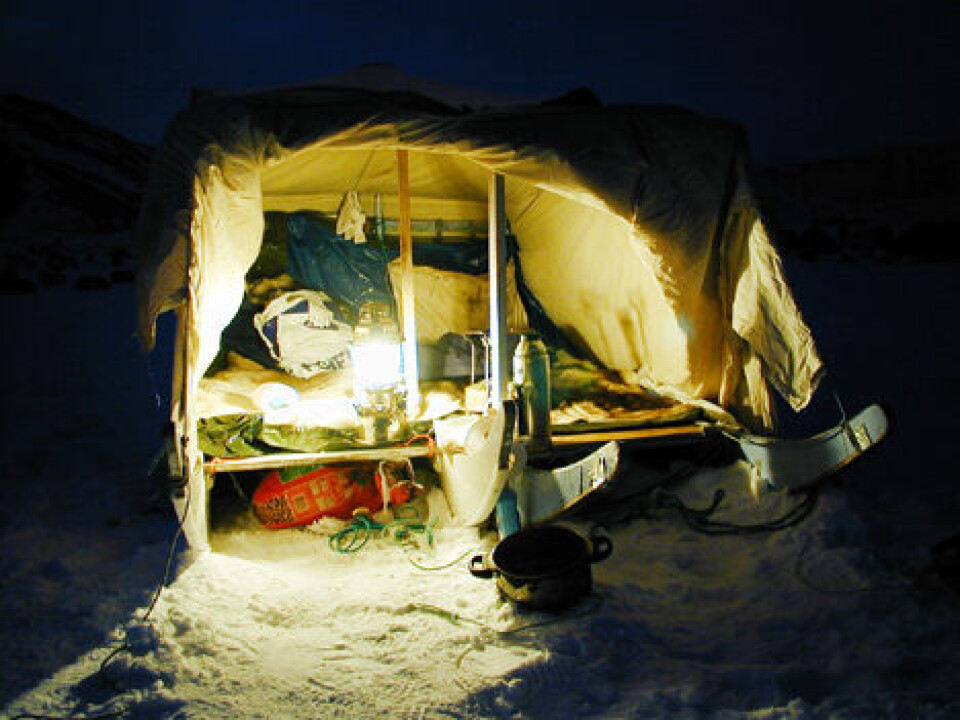 To fiskere fra Ilulissat var drevet væk på en isflage, mens de sov i deres slædetelte. De blev reddet i god behold.