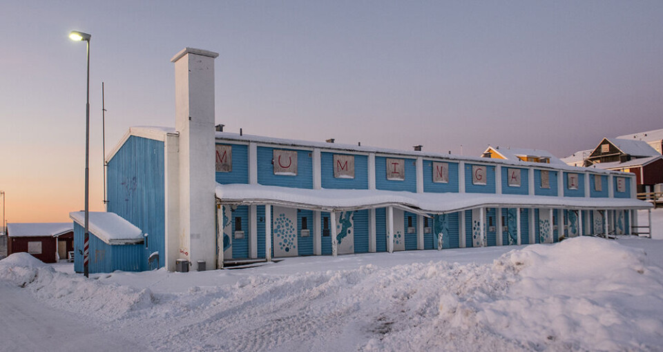 Området på Noorlernut i Nuuk er præget af forladte bygninger. I forbindelse med nedrivningen undersøges det, om der er Asbest og PCB i de gamle bygninger. Viser dette sig at være tilfældet, vil der blive taget de nødvendige forholdsregler, oplyser Inatsisartut.