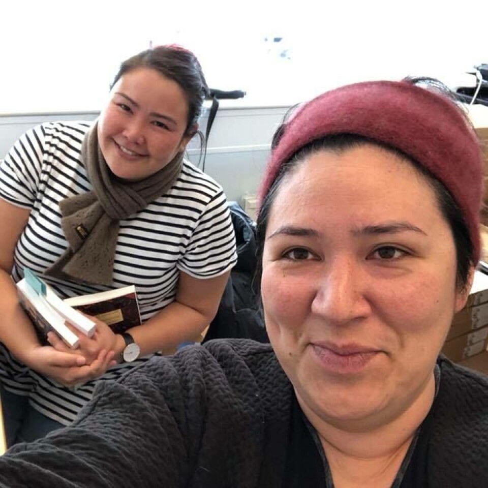 Bibi Nathansen (tv) og Aminnguaq Dahl Petrussen (th), der har lavet podcasten 'Ajunaalernermik Nalunaarneq'.