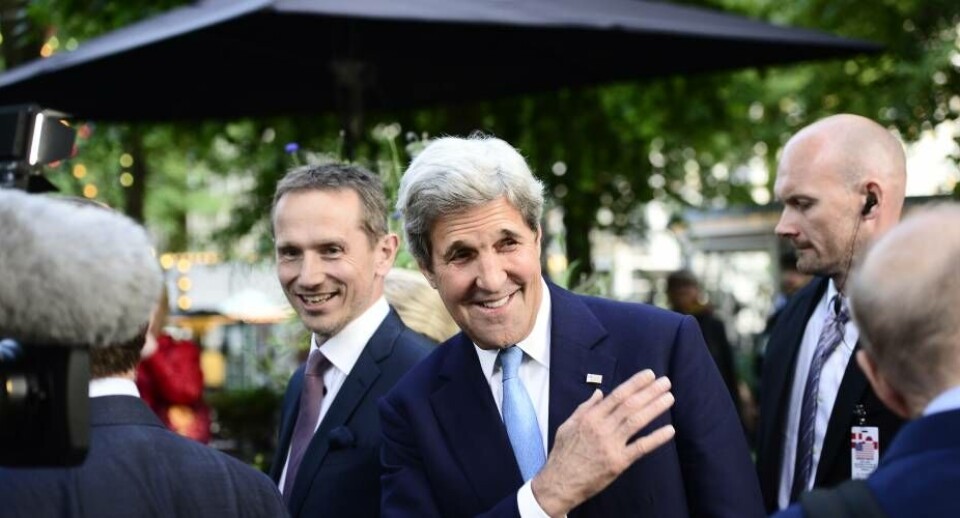 Fra venstre: Kristian Jensen og John Kerry, fotograferet i Tivoli
