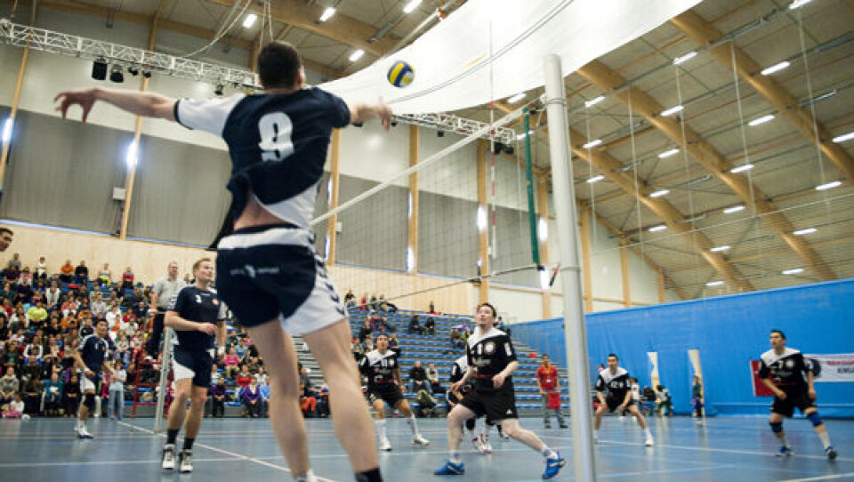 Volleyball - allatulli - peqataanngitsooriataasinnaapput, Air Greenlandimi timmisartuni saqisut suliumajunnaarnissaat piviusunngussappat. Ålandimi Island Games timersortartunit Nunatsinnersunit 101-inik peqataaffigineqartussaq ataqqarpoq. Assiliisoq: Leiff Josefsen