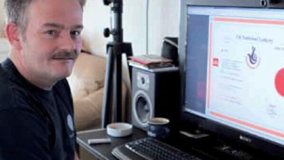 Steffen Møller Hansen med 'beviset' for lotteri-gevinsten på sin computerskærm. Foto: Paorn
