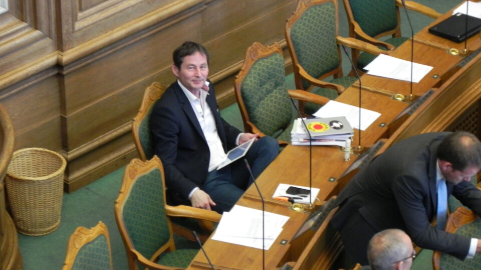 Inuit Ataqatigiits Johan Lund Olsen deltager i debatten med en tale. Arkivfoto