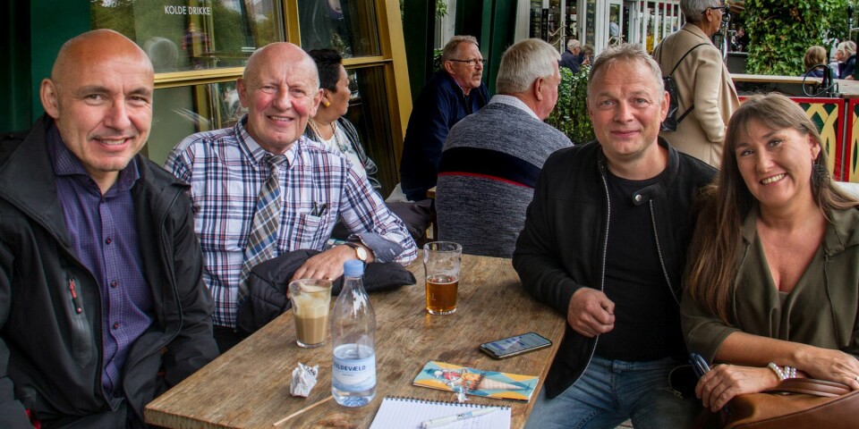 Det er med grønlændere som færinger - kender man en, kender man dem alle, mener Sigurd Jon Eldevig, der stammer fra Færøerne, men har boet i Grønland det meste af livet. I tivoli mødte han tre andre færinger med grønlandserfaringer. Fra venstre Jens Chris