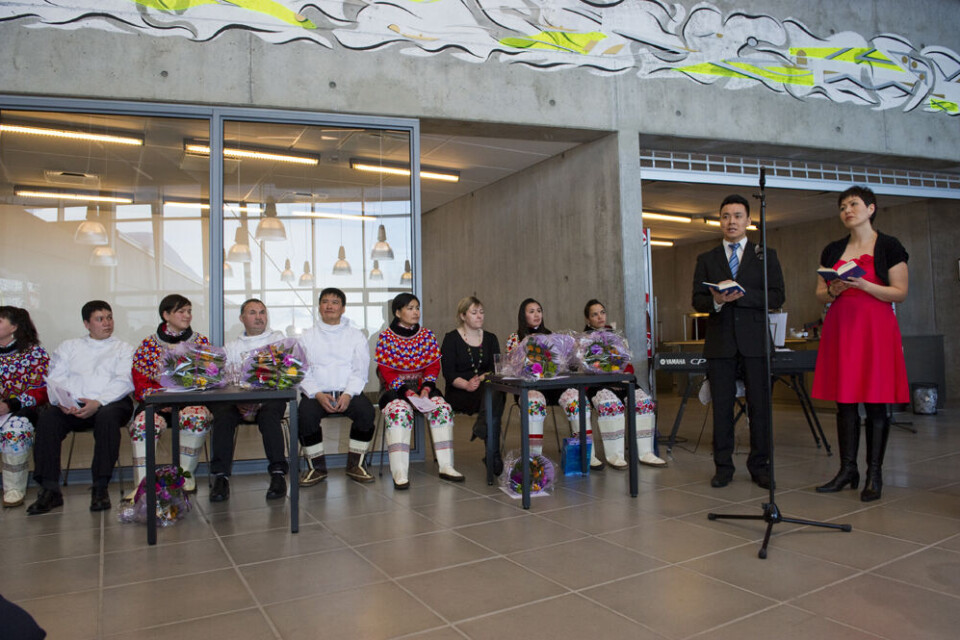 Foto: Leiff Josefsen Festdag på Ilisimatusarfik. Foto: Leiff Josefsen Festdag på Ilisimatusarfik. Foto: Leiff Josefsen Festdag på Ilisimatusarfik. Foto: Leiff Josefsen Festdag på Ilisimatusarfik. Foto: Leiff Josefsen Festdag på Ilisimatusarfik. Foto: Leiff Josefsen Festdag på Ilisimatusarfik. Foto: Leiff Josefsen Festdag på Ilisimatusarfik. Foto: Leiff Josefsen Ilisimatusarfiks aula var tætpakket fredag formiddag, hvor universitet skrev historie med rekordstort antal dimittender. Foto: Leiff Josefsen Brian B. Pedersen, Grønlands Arbejdsgiverforening, overrakte prisen for højeste karakter. Foto: Leiff Josefsen Fællesfotografering på Ilisimatusarfik. Foto: Leiff Josefsen Æresdoktor. Foto: Leiff Josefsen Æresdoktor. Foto: Leiff Josefsen Vivi Sørensen. Foto: Leiff Josefsen Rektor Tine Pars. Foto: Leiff Josefsen Stina Wilkins-Berthelsen. Foto: Leiff Josefsen Karolina L. Platou. Foto: Leiff Josefsen Annemette Nyborg Lauritsen. Foto: Leiff Josefsen Maren-Louise Poulsen. Foto: Leiff Josefsen Foto: Leiff Josefsen Foto: Leiff Josefsen Festdag på Ilisimatusarfik. Foto: Leiff Josefsen Festdag på Ilisimatusarfik. Foto: Leiff Josefsen Festdag på Ilisimatusarfik. Foto: Leiff Josefsen Festdag på Ilisimatusarfik. Foto: Leiff Josefsen Festdag på Ilisimatusarfik. Foto: Leiff Josefsen Festdag på Ilisimatusarfik. Foto: Leiff Josefsen Festdag på Ilisimatusarfik. Foto: Leiff Josefsen Ilisimatusarfiks aula var tætpakket fredag formiddag, hvor universitet skrev historie med rekordstort antal dimittender. Foto: Leiff Josefsen Brian B. Pedersen, Grønlands Arbejdsgiverforening, overrakte prisen for højeste karakter. Foto: Leiff Josefsen Fællesfotografering på Ilisimatusarfik. Foto: Leiff Josefsen Æresdoktor. Foto: Leiff Josefsen Æresdoktor. Foto: Leiff Josefsen Vivi Sørensen. Foto: Leiff Josefsen Rektor Tine Pars. Foto: Leiff Josefsen Stina Wilkins-Berthelsen. Foto: Leiff Josefsen Karolina L. Platou. Foto: Leiff Josefsen Annemette Nyborg Lauritsen. Foto: Leiff Josefsen Maren-Louise Poulsen. Foto: Leiff Josefsen Foto: Leiff Josefsen