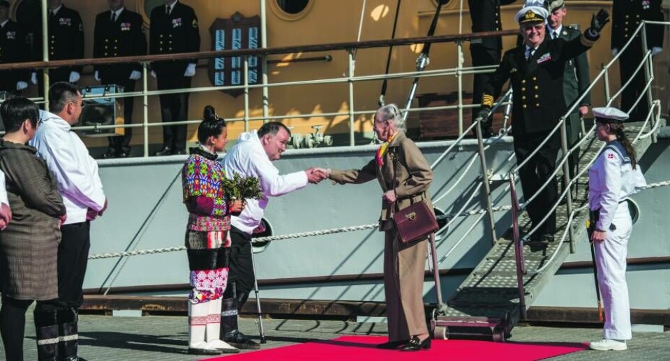 Hermann Berthelsen hilser på Dronningen i Sisimiut – i 2015