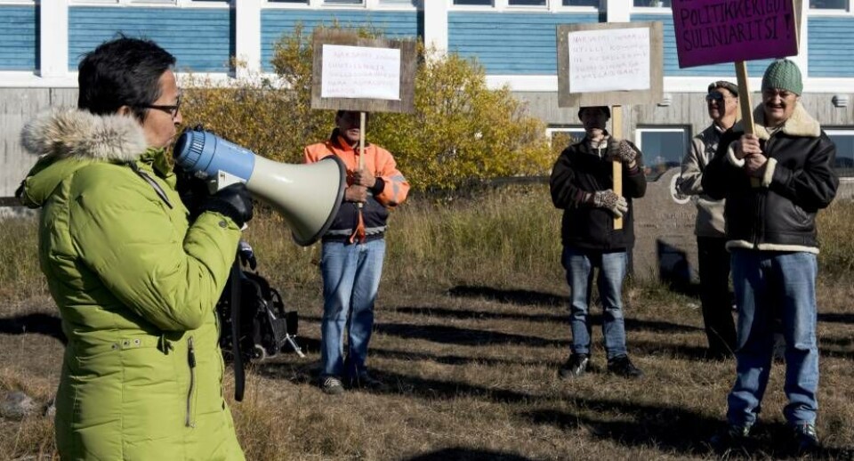 Kommunalbestyrelsesmedlem Karla Bisgaard taler til demonstranterne foran kommunekontoret John Rasmussen - Narsaq FotoDe handicappede i Narsaq vil også gerne høres John Rasmussen - Narsaq FotoDemonstrationen på vej rundt i Narsaq John Rasmussen - Narsaq Foto Kommunalbestyrelsesmedlem Karla Bisgaard taler til demonstranterne foran kommunekontoret John Rasmussen - Narsaq FotoDe handicappede i Narsaq vil også gerne høres John Rasmussen - Narsaq FotoDemonstrationen på vej rundt i Narsaq John Rasmussen - Narsaq Foto Kommunalbestyrelsesmedlem Karla Bisgaard taler til demonstranterne foran kommunekontoret John Rasmussen - Narsaq Foto Tale ved demonstration