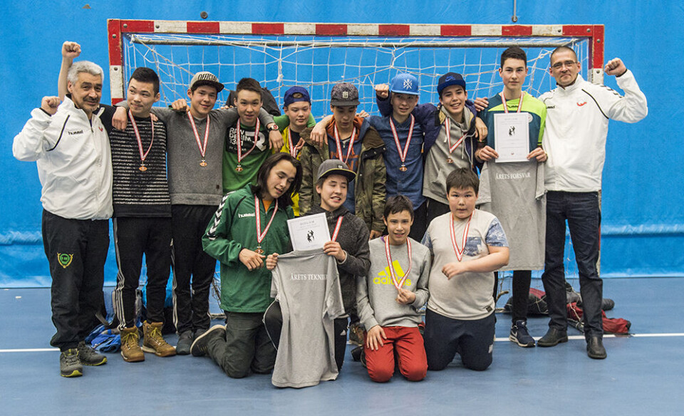 S-68 vandt bronze i drengenes turnering Leiff JosefsenNÛK vandt guld i pigernes turnering Leiff JosefsenSermeq vandt sølv i pigernes turnering Leiff JosefsenGSS vandt bronze i pigernes turnering Leiff JosefsenGSS med guldpokalen Leiff JosefsenNÛK med guldpokalen Leiff JosefsenDrengenes talenthold Leiff JosefsenPigernes talenthold Leiff JosefsenÅrets fighter, tekniker og forsvarsspiller Leiff JosefsenFoto fra finalekampen mellem GSS og Nagdlúnguaq Leiff JosefsenFoto fra finalekampen mellem GSS og Nagdlúnguaq Leiff JosefsenFoto fra finalekampen mellem GSS og Nagdlúnguaq Leiff JosefsenFoto fra finalekampen mellem NÛK og Sermeq Leiff JosefsenFoto fra finalekampen mellem NÛK og Sermeq Leiff JosefsenFoto fra finalekampen mellem NÛK og Sermeq Leiff JosefsenGSS vandt guld i drengenes turnering Leiff JosefsenNagdlunnguaq vandt sølv i drengenes turnering Leiff JosefsenS-68 vandt bronze i drengenes turnering Leiff JosefsenNÛK vandt guld i pigernes turnering Leiff JosefsenSermeq vandt sølv i pigernes turnering Leiff JosefsenGSS vandt bronze i pigernes turnering Leiff JosefsenGSS med guldpokalen Leiff JosefsenNÛK med guldpokalen Leiff JosefsenDrengenes talenthold Leiff JosefsenPigernes talenthold Leiff JosefsenÅrets fighter, tekniker og forsvarsspiller Leiff JosefsenFoto fra finalekampen mellem GSS og Nagdlúnguaq Leiff JosefsenFoto fra finalekampen mellem GSS og Nagdlúnguaq Leiff JosefsenFoto fra finalekampen mellem GSS og Nagdlúnguaq Leiff JosefsenFoto fra finalekampen mellem NÛK og Sermeq Leiff JosefsenFoto fra finalekampen mellem NÛK og Sermeq Leiff JosefsenFoto fra finalekampen mellem NÛK og Sermeq Leiff JosefsenGSS vandt guld i drengenes turnering Leiff JosefsenNagdlunnguaq vandt sølv i drengenes turnering Leiff JosefsenS-68 vandt bronze i drengenes turnering Leiff Josefsen