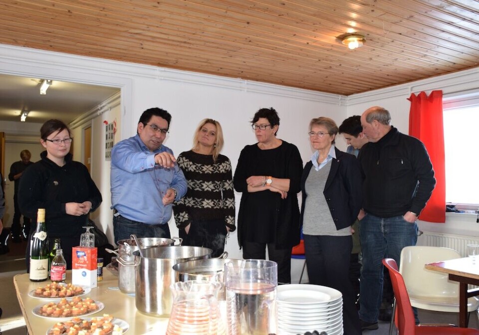 Fungerende medlem af Naalakkersuisut for nordisk samarbejde, Siumuts Vittus Qujaukitsoq, bød tirsdag sine ministerkollegaer på frokost i Ilimanaq med specialiteter fra bygden