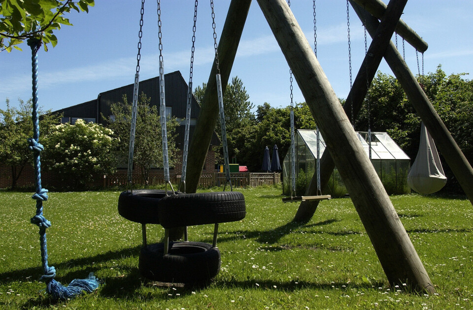 To nye projekter skal forsøge dels at oplære de fagprofessionelle i kommunerne til bedre at håndtere de grønlandske familier, dels at styrke de udsatte forældres evner, så de ikke får anbragt deres børn.