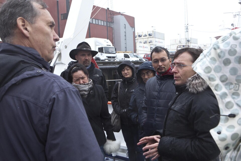 Siumut sinnerlugu Inatsisartunut ilaasortaq Finn Karlsen tusarnaartoq. Foto: Nils Baum, Bureau for Inatsisartut Naalakkersuinermik suliallit Sannami suliat pillugit oqlauttuunneqarput. Assi: Nils Baum, Inatsisartut alattoqarfiat Sannami suliat naalakkersuinermik suliallit tupigusuutigaat. Foto: Nils Baum, Bureau for Inatsisartut Pinngortitaleriffiup ilisimatuussutsikkut umiarsuaa Sanna ullumi Inatsisartunut ilaasortanit takuniarneqarpoq. Foto: Nils Baum, Bureau for Inatsisartut Pinngortitaleriffimmi iisumatooq Ann Dorte Burmeister umiarsuaq pillugu nassuiaavoq. Foto: Nils Baum, Bureau for Inatsisartut Siumut sinnerlugu Inatsisartunut ilaasortaq Finn Karlsen tusarnaartoq. Foto: Nils Baum, Bureau for Inatsisartut Naalakkersuinermik suliallit Sannami suliat pillugit oqlauttuunneqarput. Assi: Nils Baum, Inatsisartut alattoqarfiat Sannami suliat naalakkersuinermik suliallit tupigusuutigaat. Foto: Nils Baum, Bureau for Inatsisartut Pinngortitaleriffiup ilisimatuussutsikkut umiarsuaa Sanna ullumi Inatsisartunut ilaasortanit takuniarneqarpoq. Foto: Nils Baum, Bureau for Inatsisartut Pinngortitaleriffimmi iisumatooq Ann Dorte Burmeister umiarsuaq pillugu nassuiaavoq. Foto: Nils Baum, Bureau for Inatsisartut Siumut sinnerlugu Inatsisartunut ilaasortaq Finn Karlsen tusarnaartoq. Foto: Nils Baum, Bureau for Inatsisartut