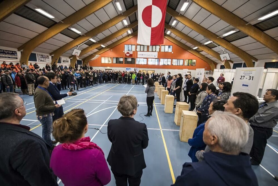 Valget åbnes her officielt i Godthåbshallen i Nuuk. Færre besøgte hallen fra åbningen og frem til kl. 13.00 i forhold til valget for fire år siden.