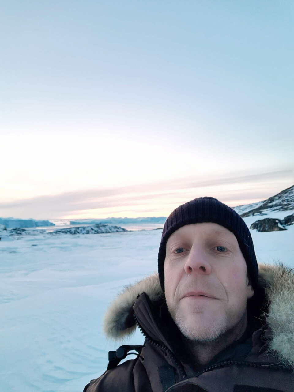 - Temperaturerne er nu ikke så kolde som de var engang. Derfor vil isen have mindre tid at vokse sig tyk og den vil bryde endnu tidligere op igen, siger Gorm Dybkjær, der er isforsker ved Danmark Meteorologiske Institutt, DMI.
