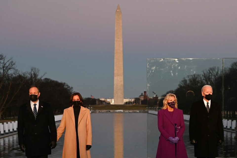 USA´s nye vicepræcident Kamala Harris men manden Douglas Emhoff og den kommende præsident Joe Biden og hans kone Dr. Jill Biden deltager en Covid-19 mindehøjtidelighed i Washington, DC den 19. januar for at mindes dem der har mistet livet til Covid-19.