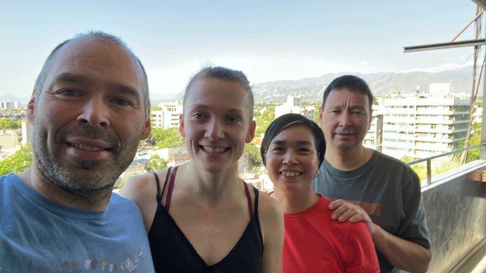 - Angalanerup aallaqqaataani niaqorloqqajaalerpugut, portusuumiinnerlu pissutigalugu napparsimalersimanerluta ernumaleraluarpugut. Maannali tamatta ajunngilagut, immitsinnullu maluginiarluartarpugut. Aamma qaqqami portusuumiinnermi ilungersunartumik napparsimalertoqannginnissaa qulakkeerniarlugu nakorsamit misissorneqarluartarpugut, Rikke Gram Rysgaard oqarpoq.