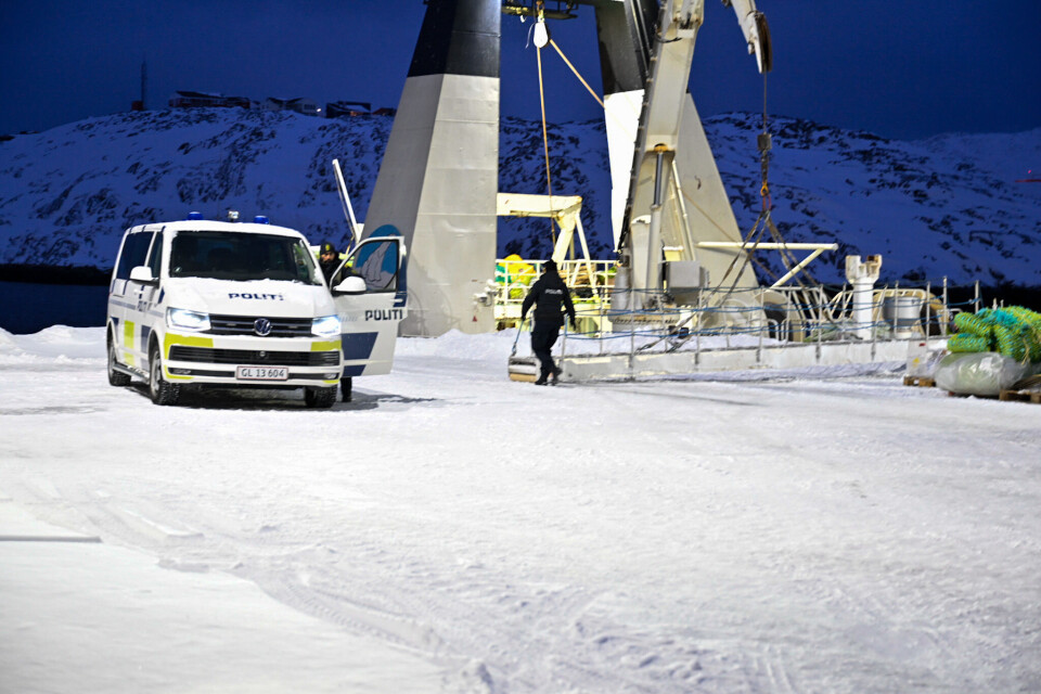 Politiet har anholdt to personer ved trawleren Polar Nataarnaq. Foto: Leiff Josefsen Foto: Leiff JosefsenPolitiet har anholdt to personer ved trawleren Polar Nataarnaq. Foto: Leiff Josefsen Foto: Leiff JosefsenPolitiet har anholdt to personer ved trawleren Polar Nataarnaq. Foto: Leiff Josefsen Foto: Leiff Josefsen