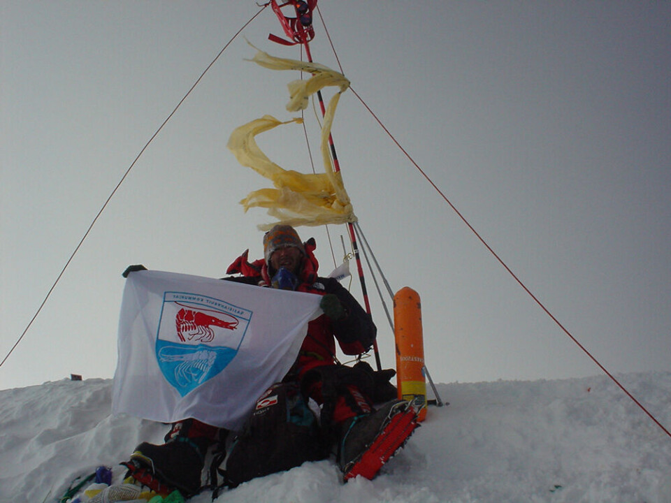 Nick Nielsen nåede toppen af Mount Everest den 29. maj 2005. I dag bekymrer jordskælvet i Nepal Nick Nielsen. Særligt når det gælder bjergbestigerne på Mount Everest. Er hans gode ven i live eller ej, spørger han sig selv. Nick Nielsen, Mount Everest, 29. maj 2005