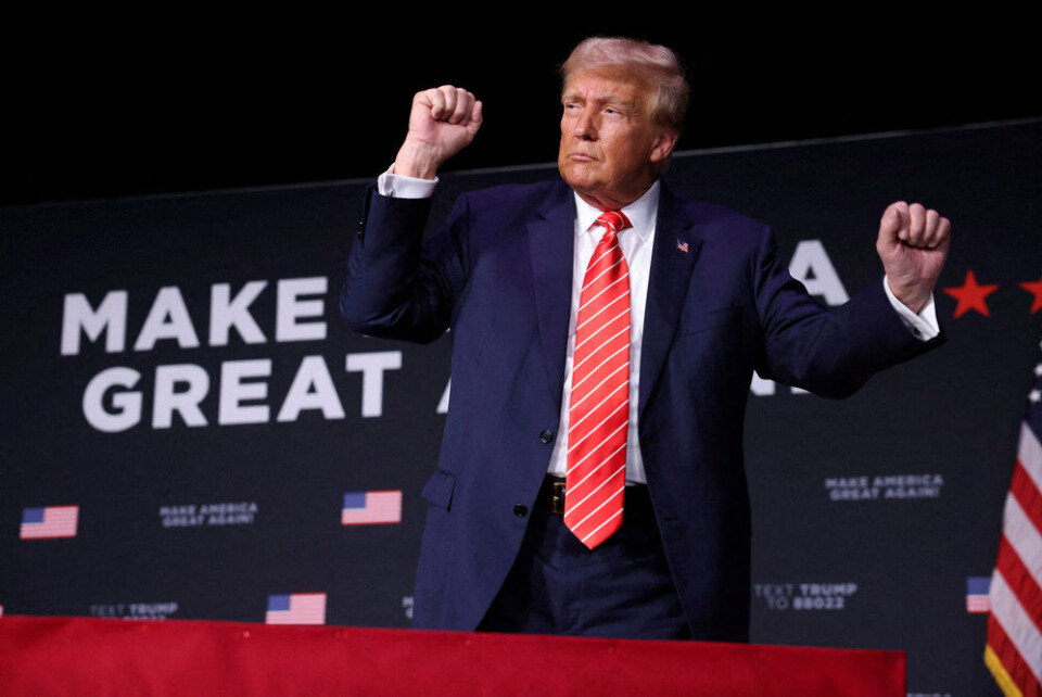 USA's tidligere præsident og Republikanernes førende kandidat i primærvalgkampen, Donald Trump, under et valgmøde i Iowa søndag. En ngo er gået til domstolene for at forsøge at få hans navn fjernet fra stemmesedlerne ved næste års valg.