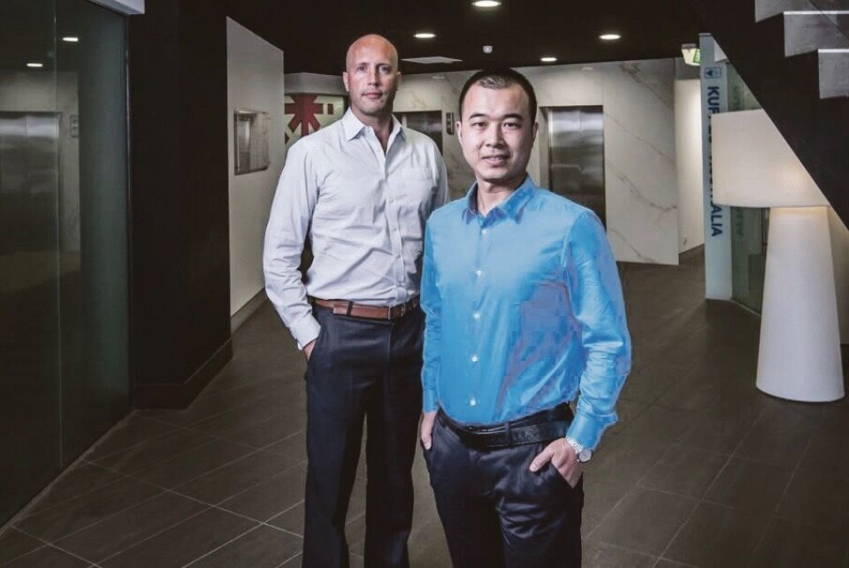 Direktøren for Greenland Minerals Ltd, John Mair, sammen med Xiaolei Guo fra Shenghe Resources. Greenland Minerals er dværg med en børsværdi på 98 millioner US dollar sammenlignet med kinesiske partner, som har en børsværdi på mere end 3 milliarder US dollar.