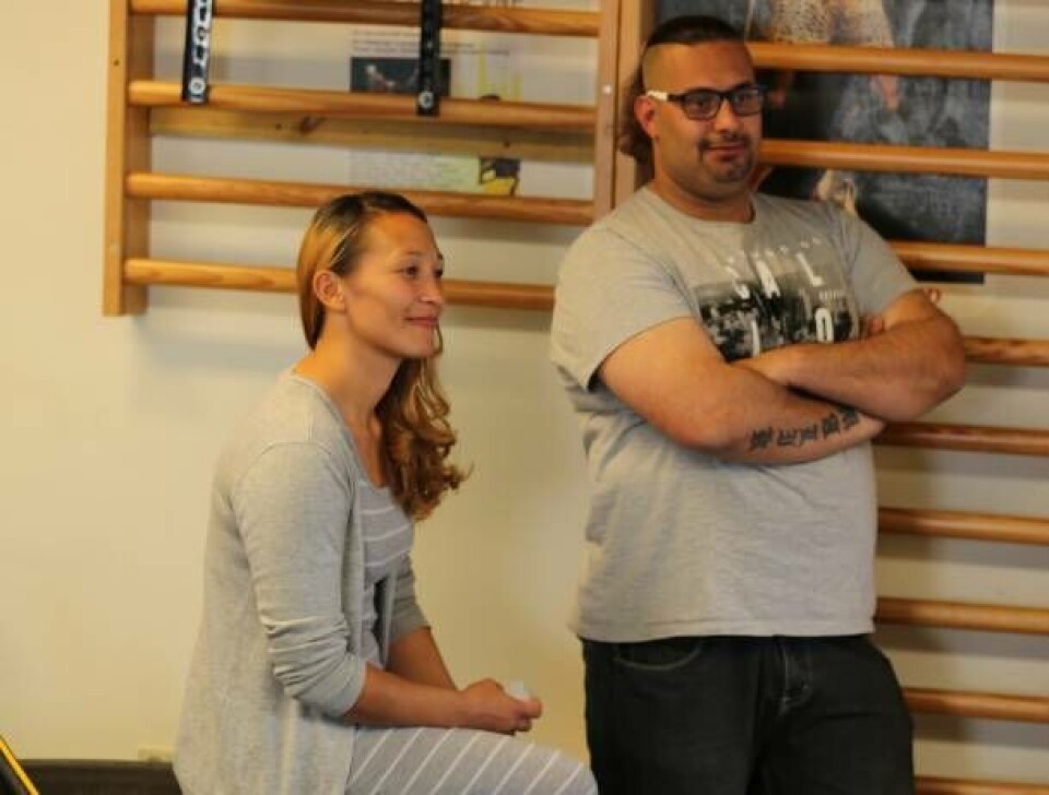 Forældrene Frederikke Jeremiassen og Haider Abdulkarim følger deres børns boksetræning tæt.