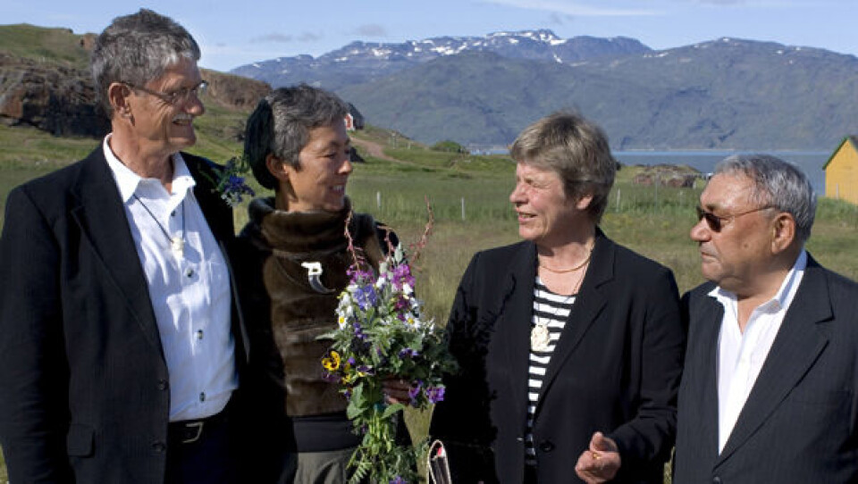 Mogens Lykketoft med sin brud, Mette Holm, samt Kristjana og Jonathan Motzfeldt. Foto: Narsaq Foto.