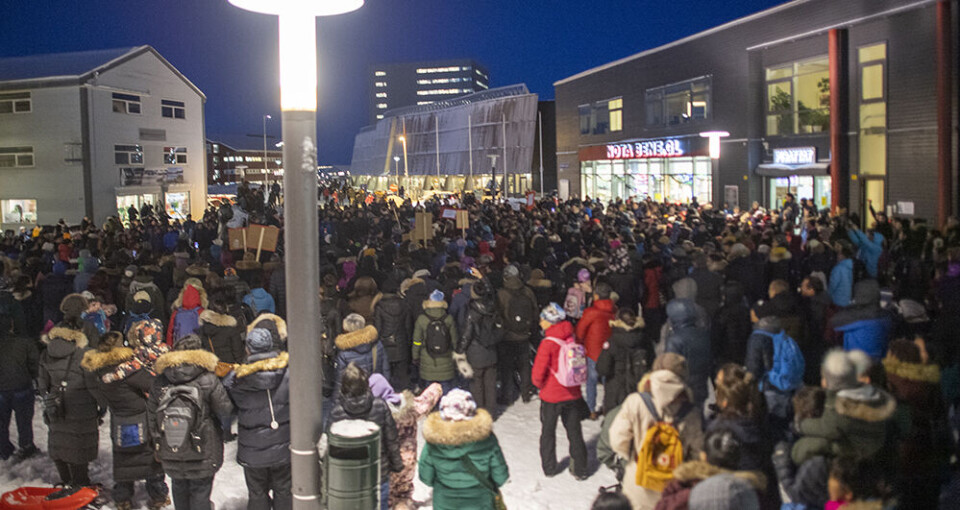 Et par tusinde var mødt op til demonstration i Nuuk, hvor man gav udtryk for sin utilfredshed over de indførte afgiftsforhøjelser.