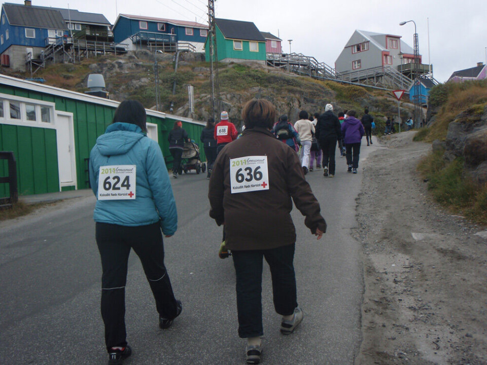 Mange gik op af de stejle bakker i Maniitsoq, da der lørdag var kvindeløb. Foto: Lene P. Møller Helene H. Møller blev nr. 2 på 5 km distancen. Foto: Lene P. Møller Deltagere fra Sygehuset ved Arnanut løbet i Maniitsoq. I midten Anguteeraq Petersen. Foto: Lene P. Møller Vinderne nr. 3 Cecilie Oxenvad, nr. 2 Helene H. Møller, nr.1 Juuliaaraq Nikodemussen. Foto: Lene P. Møller Løbere er klar til start i Maniitsoq. Foto: Lene P. Møller Mange gik op af de stejle bakker i Maniitsoq, da der lørdag var kvindeløb. Foto: Lene P. Møller Helene H. Møller blev nr. 2 på 5 km distancen. Foto: Lene P. Møller Deltagere fra Sygehuset ved Arnanut løbet i Maniitsoq. I midten Anguteeraq Petersen. Foto: Lene P. Møller Vinderne nr. 3 Cecilie Oxenvad, nr. 2 Helene H. Møller, nr.1 Juuliaaraq Nikodemussen. Foto: Lene P. Møller Løbere er klar til start i Maniitsoq. Foto: Lene P. Møller Mange gik op af de stejle bakker i Maniitsoq, da der lørdag var kvindeløb. Foto: Lene P. Møller