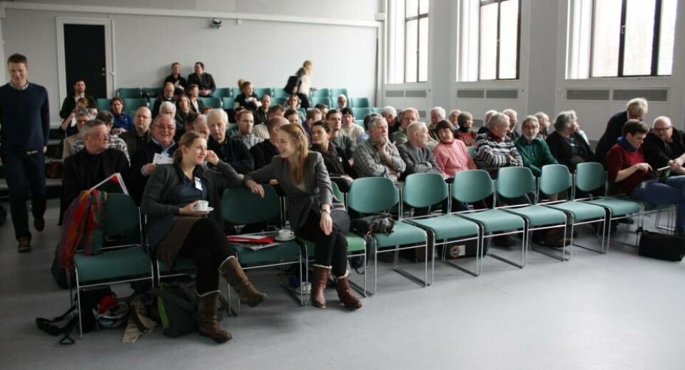Mange geologiinteresserede universitetsfolk var mødt frem for at høre om de tekniske detaljer ved udvinding af sjældne jordarters metaller og uran ved Kuannersuit/Kvanefjeld. Foto: Lotte Bornemann Petersen